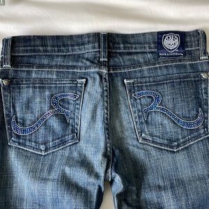 ROCK & REPUBLIC low-rise jeans with bejeweled logo pockets and boot cut leg US27